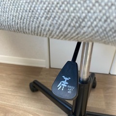 高さ調節できる学習椅子の画像