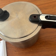 IKEA圧力鍋 VARDESATTA 6L IHコンロ可の画像