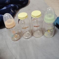 哺乳瓶4本セットおまけありの画像