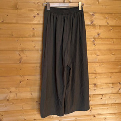 スエード調　ガウチョパンツ　ワイドパンツ　新品　タグ付き　Мサイズ　900円 カーキ　の画像