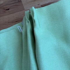 ニトリ　ライムグリーンの遮光カーテンの画像