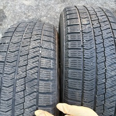 スタッドレス　205/60r16 ブリジストン vrx　18年製造　16インチ6.5J +53 114.3 ４本の画像