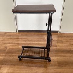 キャスター付きサイドテーブル【町田市再生家具】252554の画像
