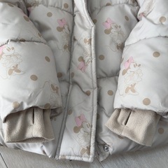 【GAP】ディズニー・ミニーマウス総柄ダウンコート110cm【指穴】【ダウンジャケット】の画像