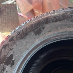 【冬タイヤ4本セット】YOKOHAMA iceGUARD G075 215/70R15 バリ溝 残溝9.5割 冬タイヤ スタッドレスタイヤ 4本セット　中古の画像