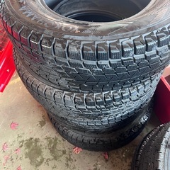【冬タイヤ4本セット】YOKOHAMA iceGUARD G075 215/70R15 バリ溝 残溝9.5割 冬タイヤ スタッドレスタイヤ 4本セット　中古の画像