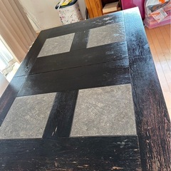 ダイニングテーブルの画像