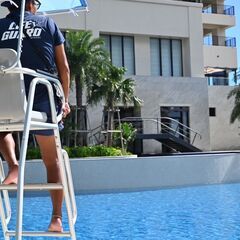 【2026年採用先出し！】プール監視員／琉球ホテル＆リゾート名城ビーチ／交通費支給／20代活躍中！の画像