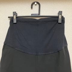 マタニティ　UNIQLOテーパードタイプのズボンの画像