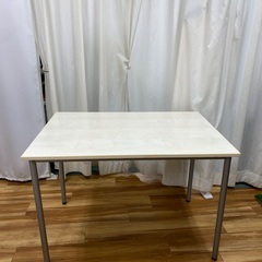 テーブル　机　オフィス　デスクの画像