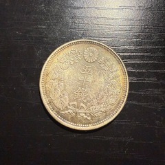 日本銀貨 旭日50銭銀貨 明治 42年 古銭の画像