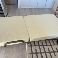 折りたたみベッド　
の画像