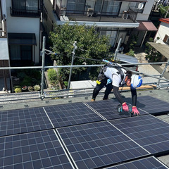 【現場作業】太陽光パネル・蓄電池工事スタッフ／社宅制度あり×即日払いOK！経験不問の画像