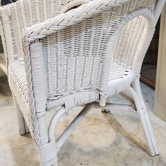 【ラタンチェア200円】白い籐椅子　軽量で可愛いデザインの画像