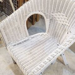 【ラタンチェア200円】白い籐椅子　軽量で可愛いデザインの画像