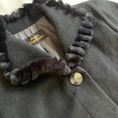 ピーコート ブラックウールコート フリル付きの画像