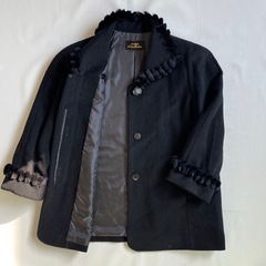 ピーコート ブラックウールコート フリル付きの画像