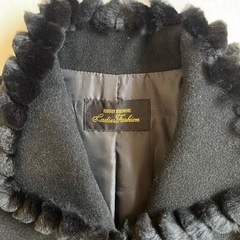 ピーコート ブラックウールコート フリル付きの画像