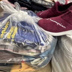 子ども服100〜160男の子、レディース服など　たくさんあります。まとめて　ばら売りなし。明日処分の画像