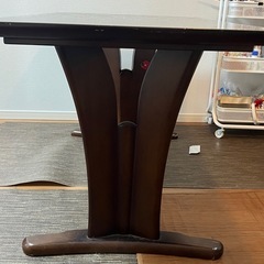 ダークブラウン　ダイニングテーブルの画像
