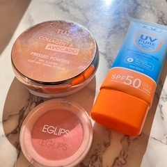 ファンデ、保湿日焼け止め(新品)チークセットの画像