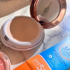 ファンデ、保湿日焼け止め(新品)チークセットの画像