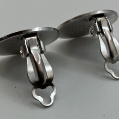 HERMES エルメス セリエボタン イヤリング シルバーカラー ペア 直径2cmの画像