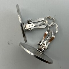 HERMES エルメス セリエボタン イヤリング シルバーカラー ペア 直径2cmの画像