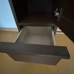 鏡付き収納家具の画像