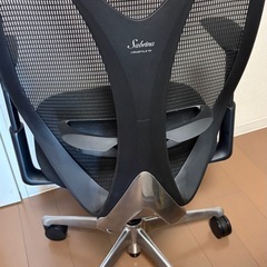 オカムラ Sabrina オフィスチェア　アジャストアーム、ランバーサポート付の画像