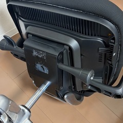 オカムラ Sabrina オフィスチェア　アジャストアーム、ランバーサポート付の画像