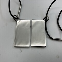 HERMES エルメス 2000年 シンボル ペアネックレス メタルトップ約4×2cm レザーコード ブラックの画像