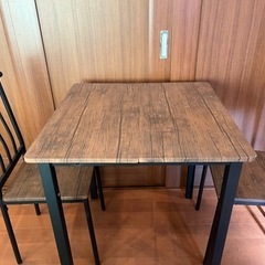 机と椅子(ブラウン)の画像