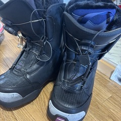 スノーボード、靴の画像