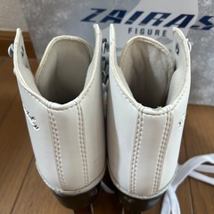 スケートシューズ二枚刃の画像