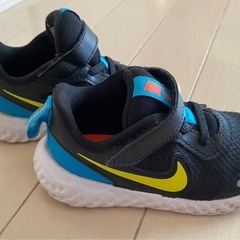 NIKE キッズ　スニーカーの画像