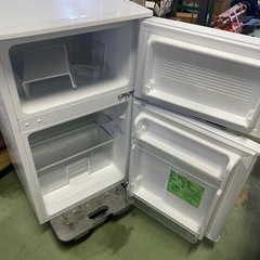 ○東150  訳あり 2025年製 comfee 2ドア 冷蔵庫 RCT90WH/E 裏側凹みあり 通電確認済みの画像