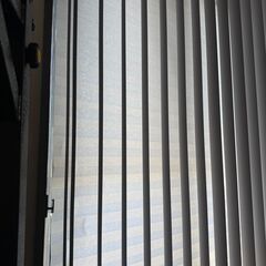 バーチカルブラインド 2個セット　幅:200cm　縦:182cm　遮光/ライトグレー　メーカー: イージーブラインド　※その他や数出品！の画像