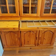 食器棚　カントリー調　天然木　の画像