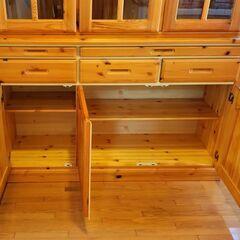 食器棚　カントリー調　天然木　の画像