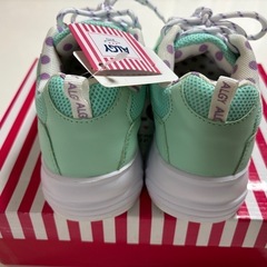 【お取引中です】新品未使用　キッズ スニーカー 21.5㎝の画像