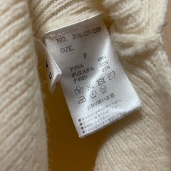 ESICA ニットベストの画像