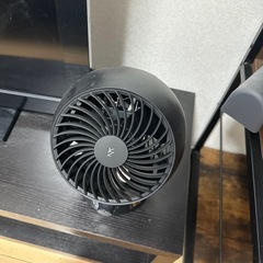 12月5日　15時まで　テレビ、テレビ台、サーキュレーター2台、キッチンラックの画像