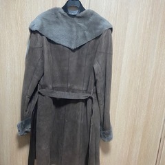 羊毛皮トレンチコートの画像