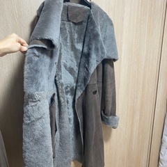 羊毛皮トレンチコートの画像
