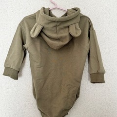くま耳ロンパース　80サイズの画像