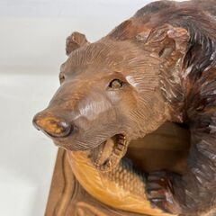 木彫り クマ 熊 鮭 民芸品 インテリア オブジェ 幅40cm×奥行20cm×高さ22cm の画像