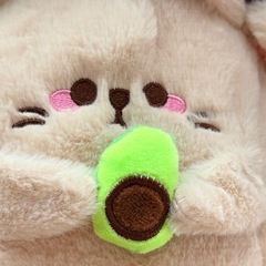 【新品】アボカドを食べる猫のぬいぐるみショルダーバッグ/手提げバッグ（収納出来るスペースあります）可愛いらしさと実用性を兼ねの画像