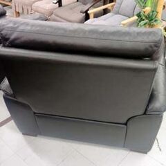1人掛けソファ 黒/ブラック 幅105cm×奥行97cm×高さ91cm 1Pソファ 状態良好 ソファ 革製 パーソナルチェア 苫小牧西店の画像