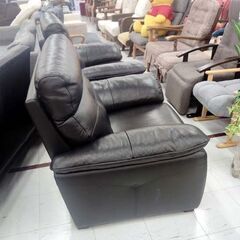 1人掛けソファ 黒/ブラック 幅105cm×奥行97cm×高さ91cm 1Pソファ 状態良好 ソファ 革製 パーソナルチェア 苫小牧西店の画像